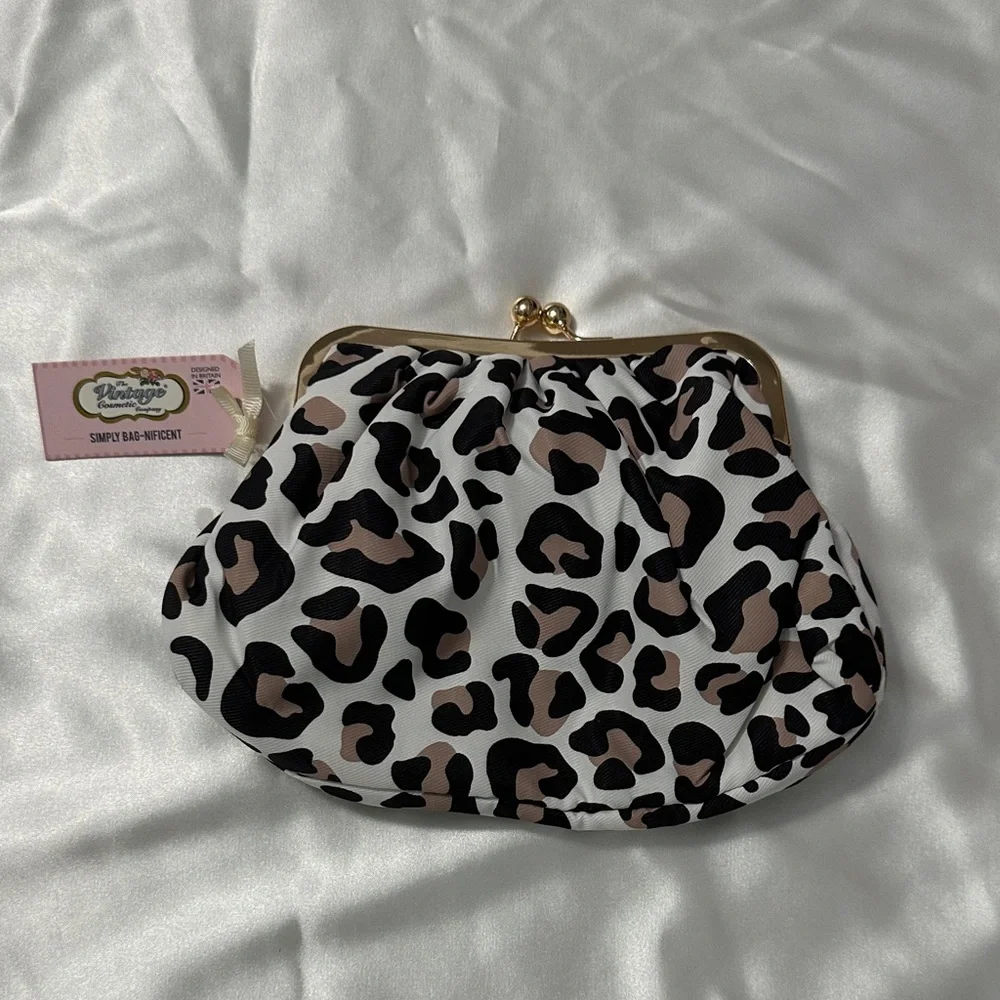The Vintage Cosmetic company - Leopard Print Frame Cosmetic clutch - Picture 1 of 4